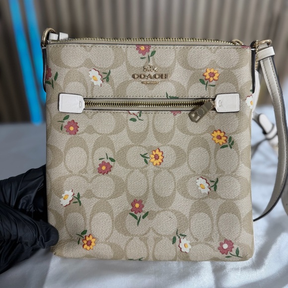 WOW RARE 🌸COACH💛Beige Floral Pattern Crossbody Bag signature canvas